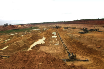 Afrika'da Döner Kepçeli Ekskavatör Operasyonu Afrika'da Döner Kepçeli Ekskavatör Operasyonu